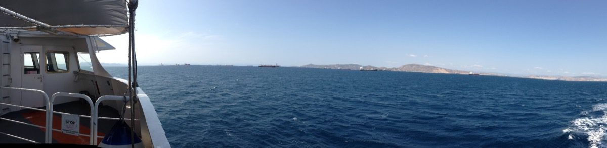 Bald ist es soweit: Ankunft auf der Insel Ägina nach einer guten Stunde Überfahrt von Piräus (Griechenland, 20.09.2020).