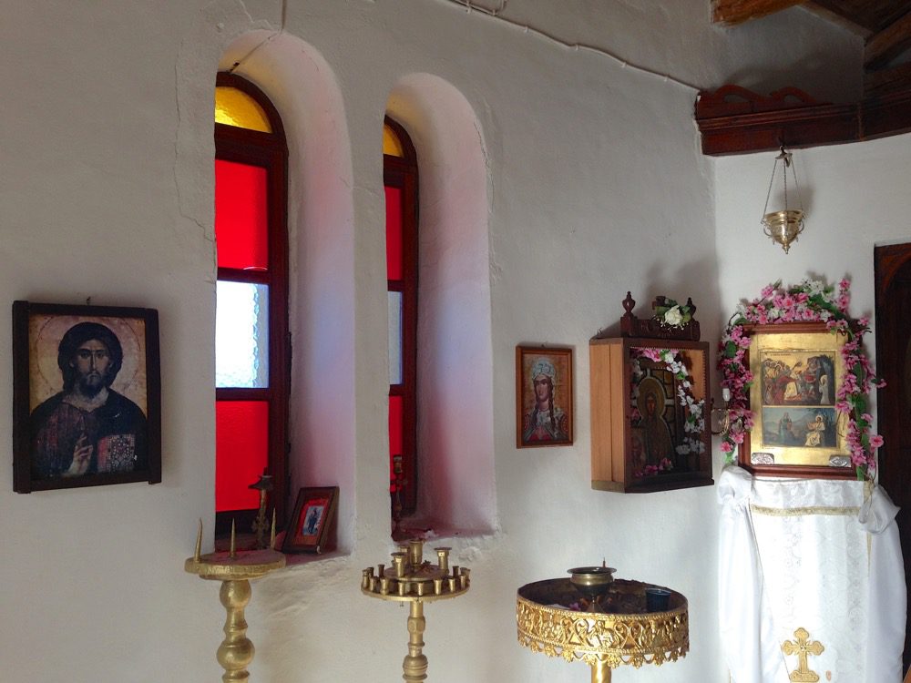 Hydras Bewohnern auf der Spur: Ein Spaziergang zur orthodoxen Kapelle der Heiligen Foteini (Hydra, Griechenland, September 2020).