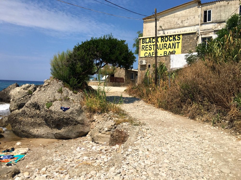 Korfu - Tag 4: Zu Fuß durch die Bucht von Agios Gordios an der Westküste der Insel Korfu (Korfu, Ionische Inseln, Griechenland, 11.08.2022).