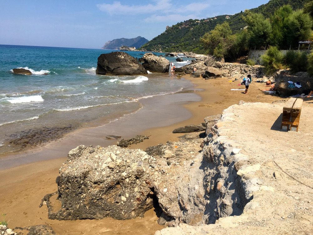 Korfu - Tag 4: Zu Fuß durch die Bucht von Agios Gordios an der Westküste der Insel Korfu (Korfu, Ionische Inseln, Griechenland, 11.08.2022).