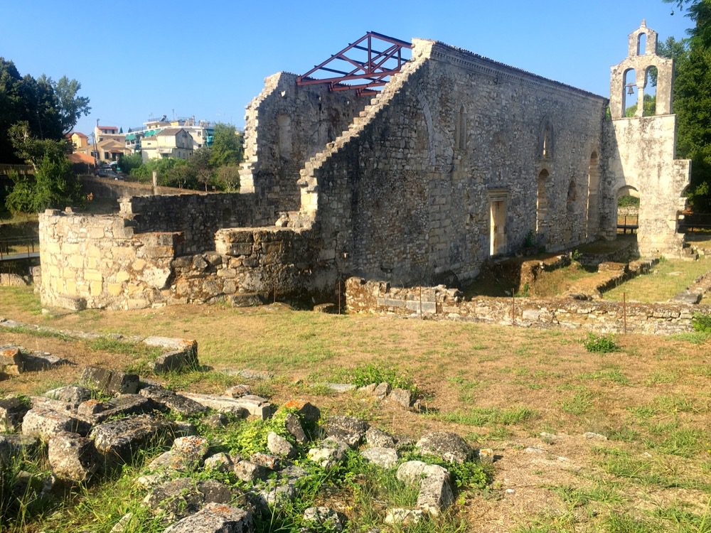 Archäologische Ausgrabungen auf meinem Weg zum Kloster Vlachernon am südlichen Ende von Korfu-Stadt (Korfu, Ionische Inseln, Griechenland, 16.08.2022).