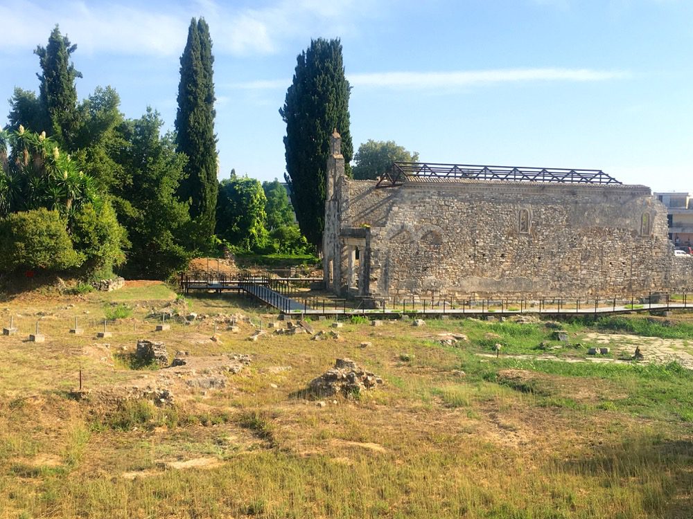 Archäologische Ausgrabungen auf meinem Weg zum Kloster Vlachernon am südlichen Ende von Korfu-Stadt (Korfu, Ionische Inseln, Griechenland, 16.08.2022).