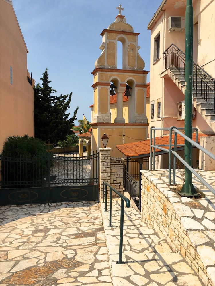 Impressionen aus Acharavi: Entlang der Küstenstraße von Acharavi im Norden von Korfu (Korfu, Ionische Inseln, Griechenland, 18.08.2022).