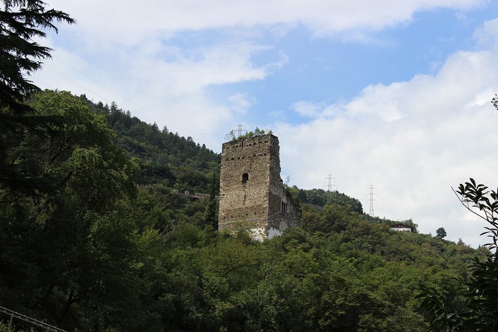 Die Burgruine von Schloss Brandis in der Nähe von Lana (Meraner Land, Südtirol, Bild von Manfred K., Wikipedia Commons, 09.09.2014).